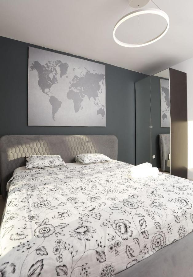 2 Bedroom Apartment With Amazing View In City Center Бухарест Экстерьер фото